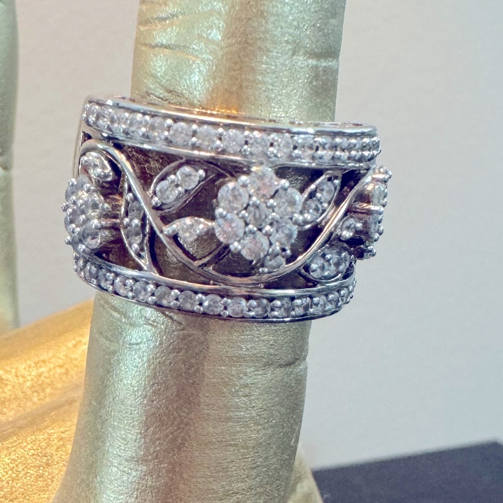 ESTATE SALE 725 silver and gold ring withe CZ’s probably from QVC size 8